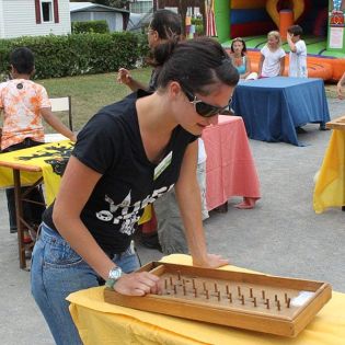Labytoupie : fille en jeu