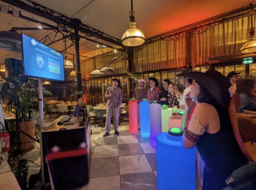 Colonnes lumineuses LED utilisées lors d’une animation quiz