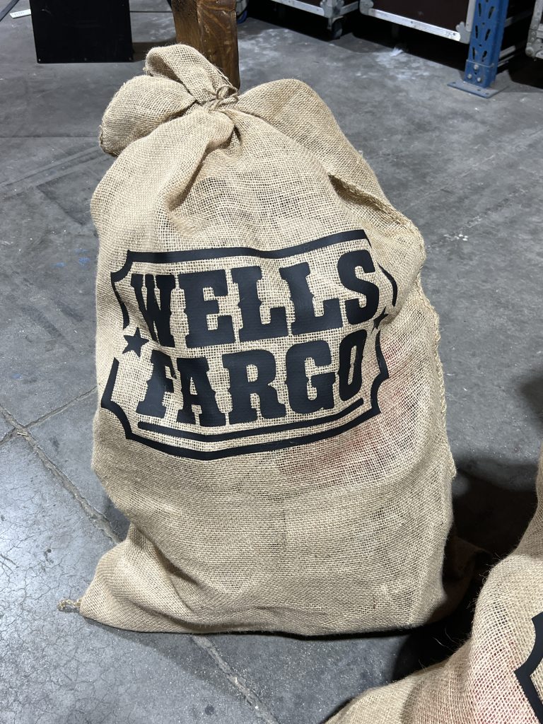 Sac décoratif Far-West en toile de jute pour scénographie western