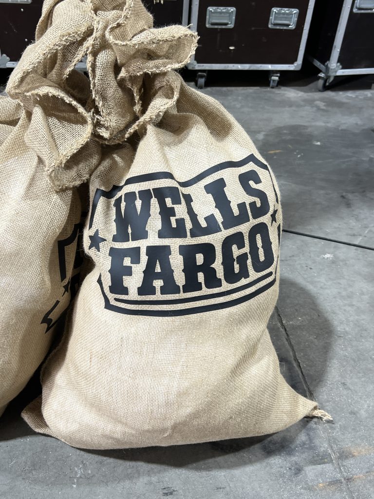 Sac décoratif Far-West en toile de jute pour scénographie western